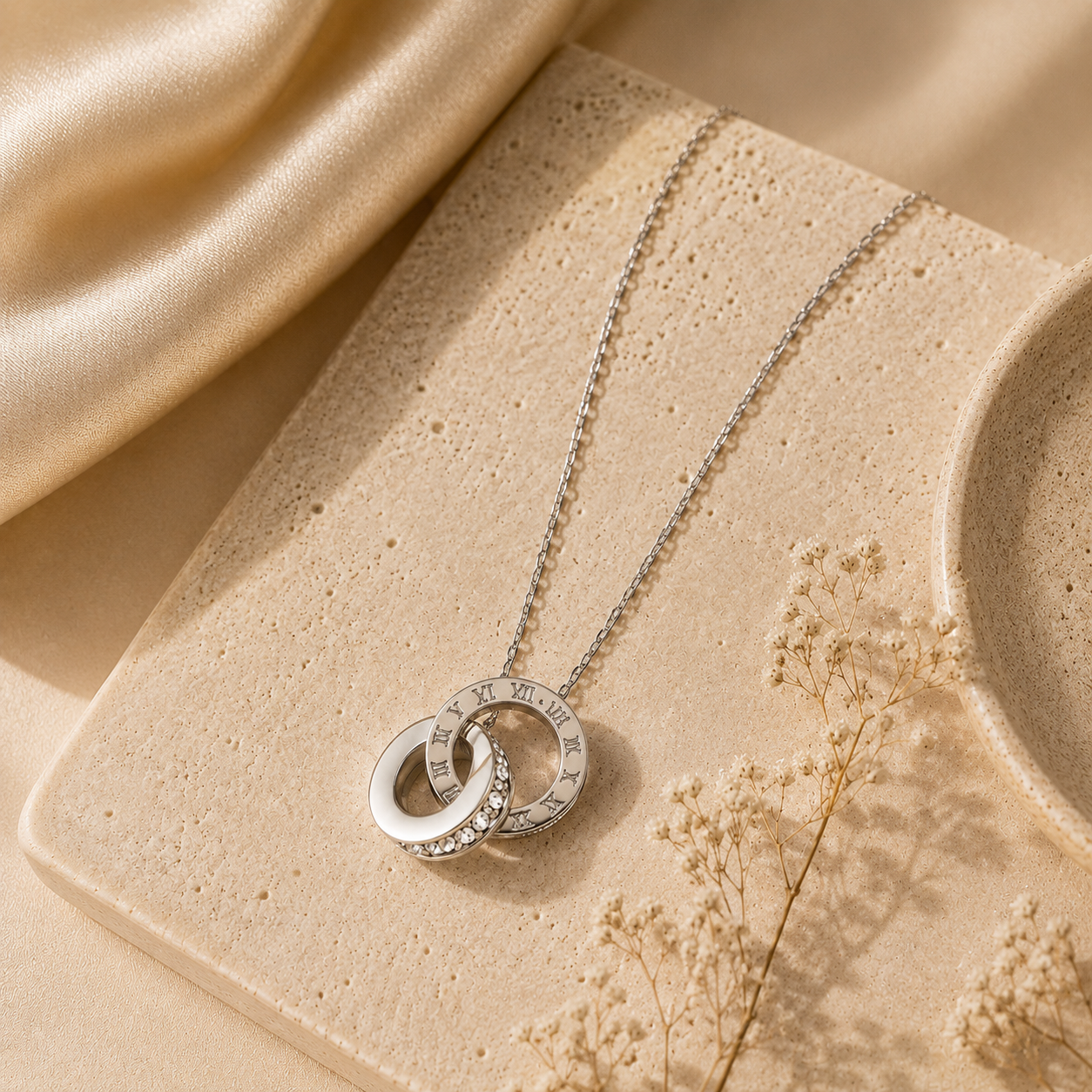 Bond – Interlocking Rings Necklace